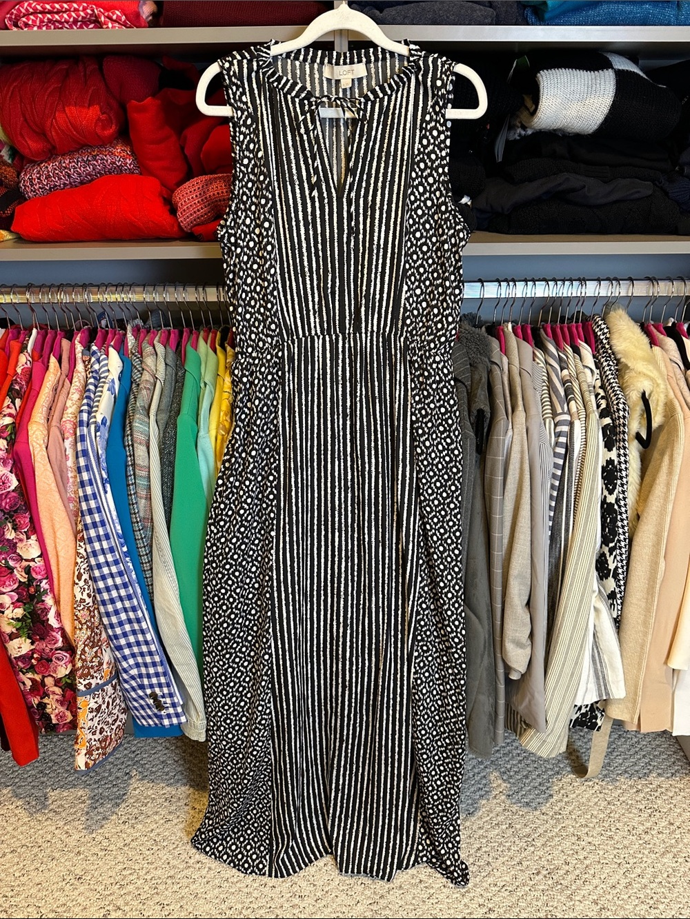 Loft black/white print sleeveless elastic waistband v neck maxi dress size M